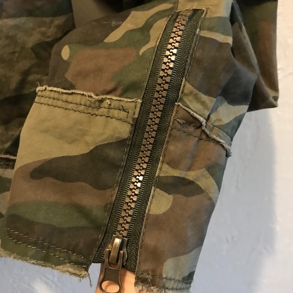 Ambition Camouflage Jacket. Large - image 5